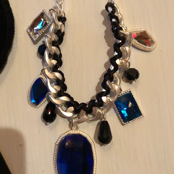 Necklace and earrings - Picture 4 of 4